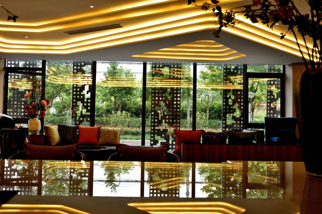 5 COUNTRIES. 17 NIGHTS. £2,099PP. DARE TO DO WHAT OTHERS HAVEN'T.