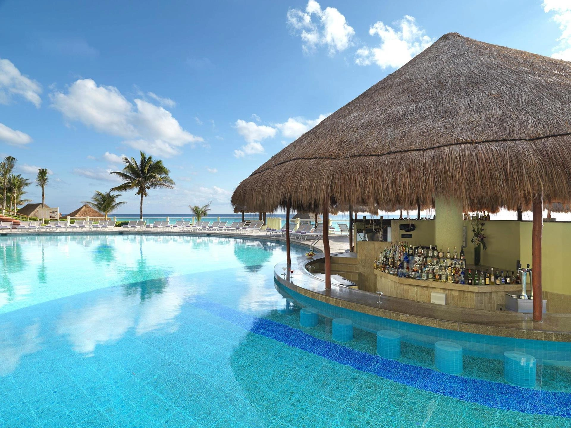 Enjoy the Night life of Vegas & Beach stay in Cancun