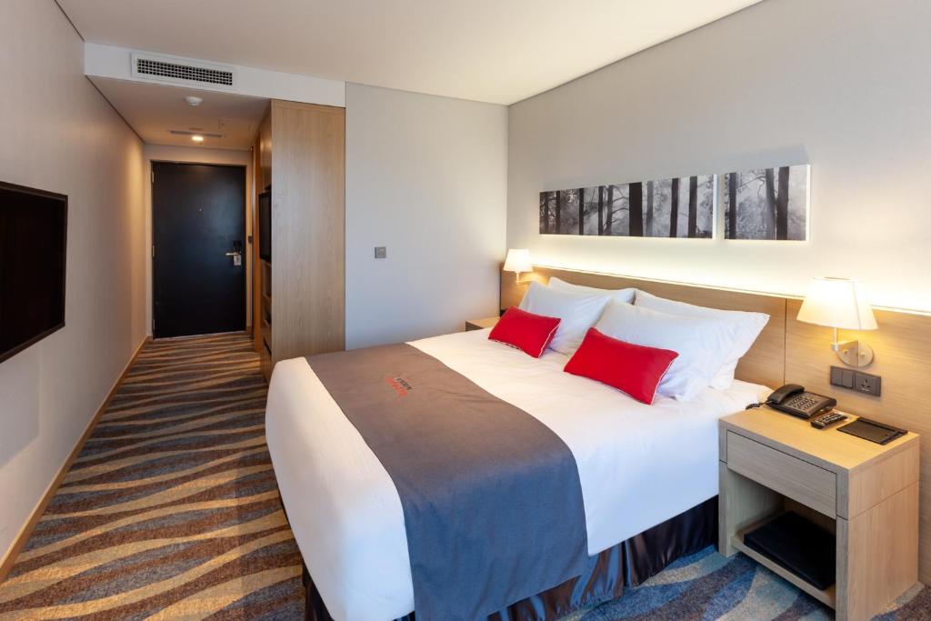 5 COUNTRIES. 17 NIGHTS. £2,099PP. DARE TO DO WHAT OTHERS HAVEN'T.