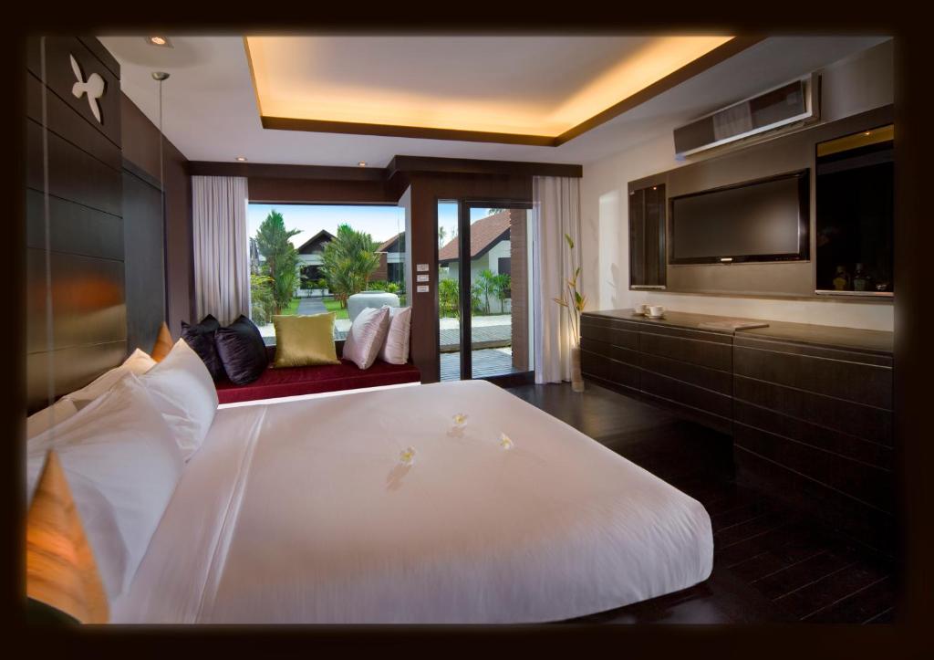 15 Nights in Thailand from Just £1,699pp Meet the Elephants, Discover the Pink Dolphins & Explore Hidden Thailand