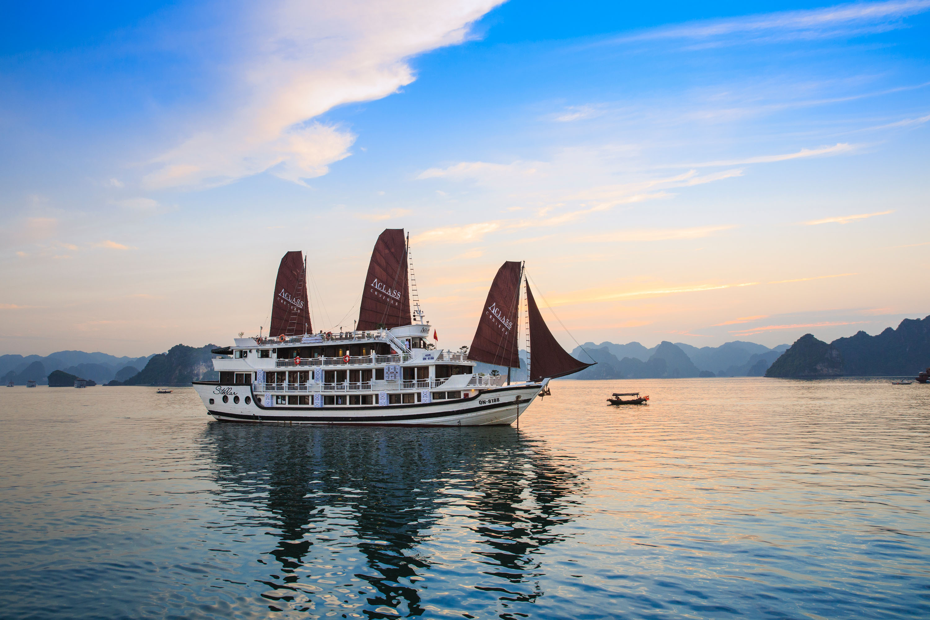 4 Iconic Destinations | 1 Unforgettable Journey Dubai, Vietnam, Hong Kong & Thailand 14 Nights starting from £1,999pp (June 2026)