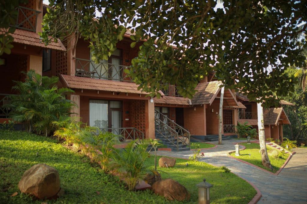 11 Days / 10 Nights Kerala Houseboat & Ayurveda Rejuvenation From Only £2299pp – September 2026 Departures
