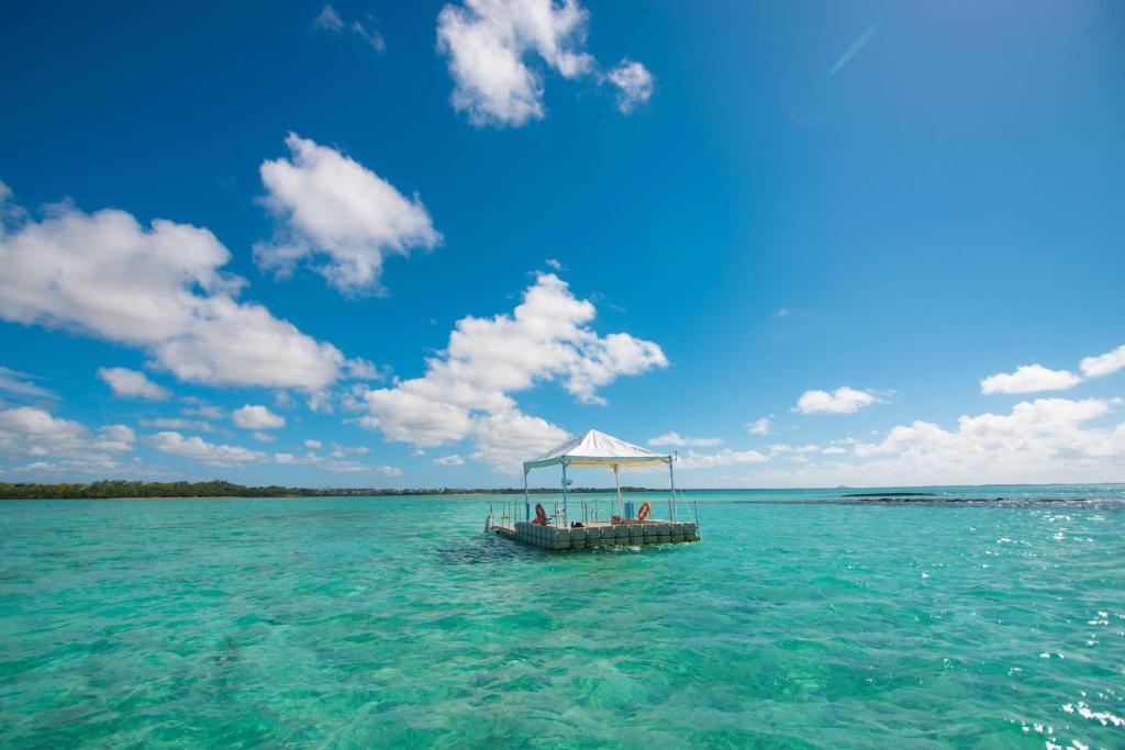 £4,599 FAMILY HOLIDAY! MAURITIUS | MAY HALF TERM 2027 7 NIGHTS RADISSON BLU AZURI ALL-INCLUSIVE 2 ADULTS + 2 KIDS