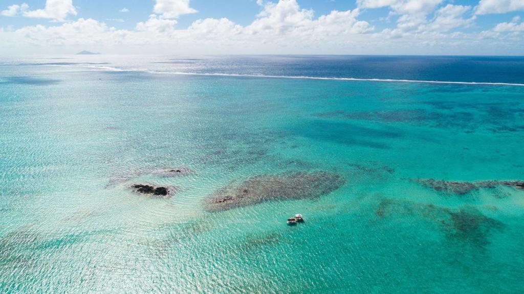 £4,599 FAMILY HOLIDAY! MAURITIUS | MAY HALF TERM 2027 7 NIGHTS RADISSON BLU AZURI ALL-INCLUSIVE 2 ADULTS + 2 KIDS