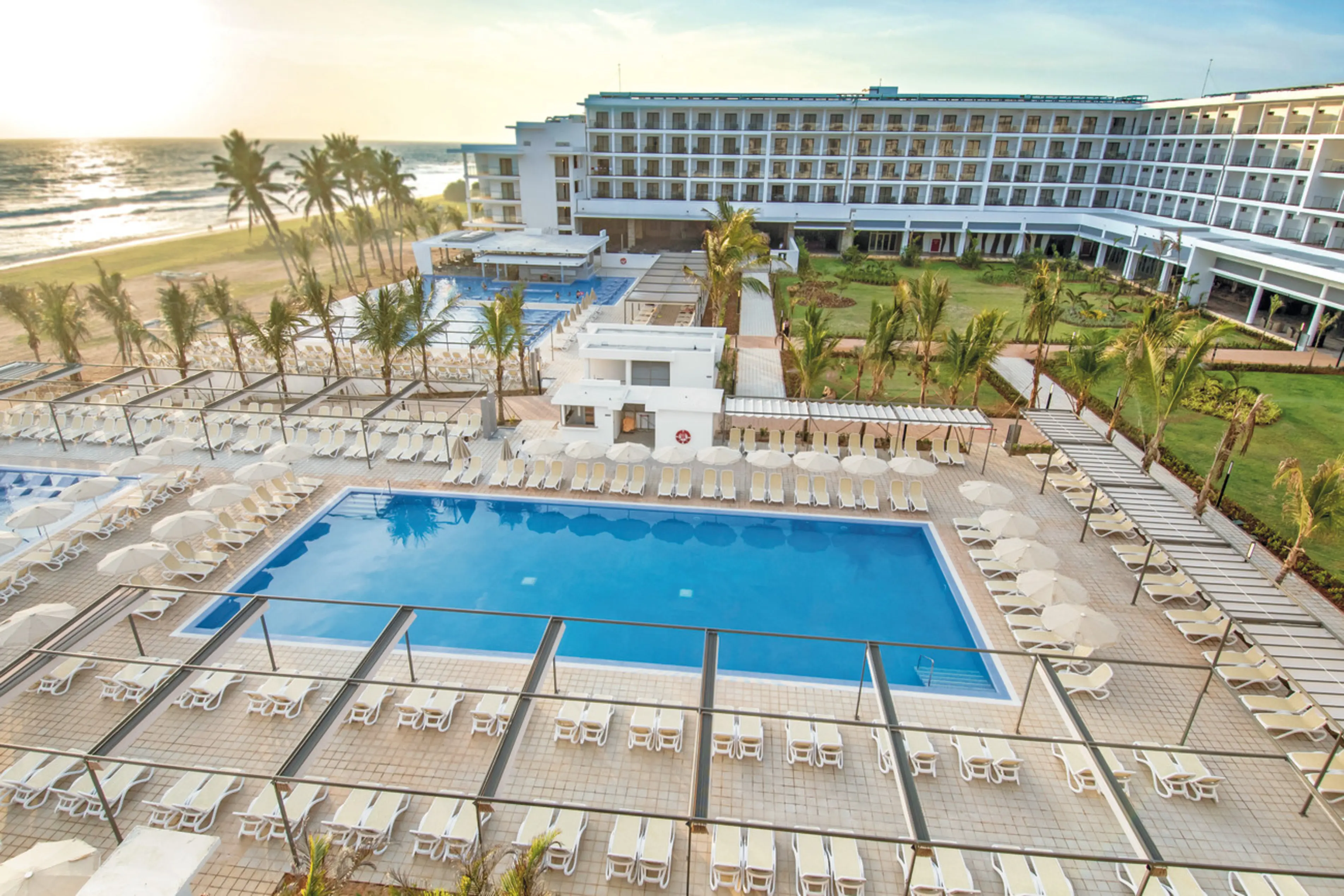 OCTOBER LAST-MINUTE ESCAPE TO SRI LANKA! HOTEL RIU SRI LANKA Ahungalla Beach | 24-HOUR ALL INCLUSIVE | London Flights Forget paying more for less… this one is a SERIOUS 5? All Inclusive deal! 7 NIGHTS – ONLY £1,599pp