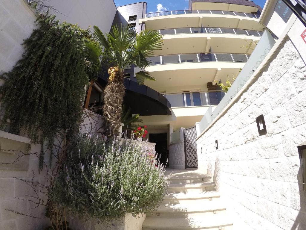 TWO COUNTRIES. ONE INCREDIBLE ADRIATIC ESCAPE! 10 NIGHTS IN MONTENEGRO & CROATIA FROM JUST £999PP!