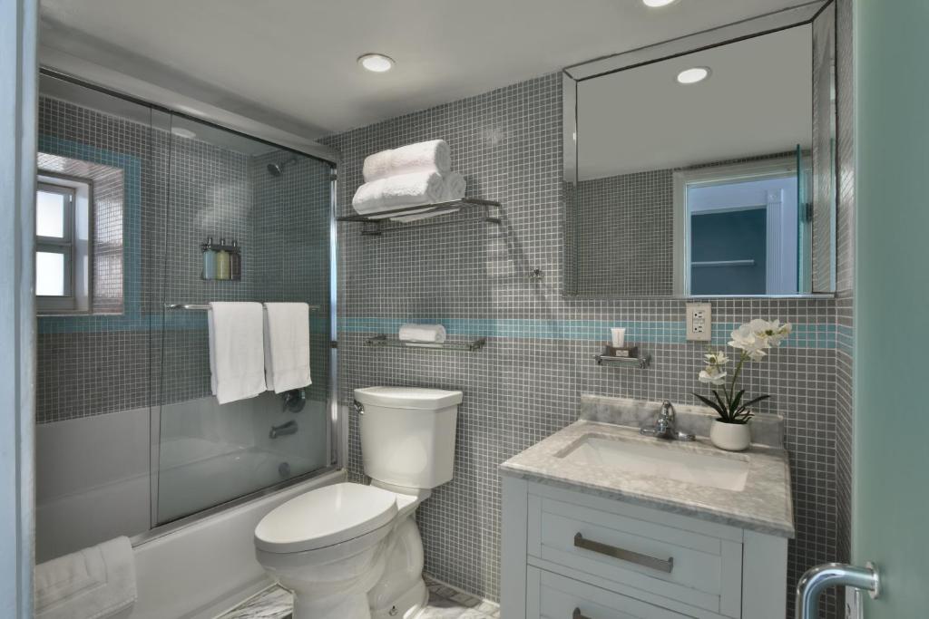 NEW YEAR LUXURY ESCAPE MIAMI + BAHAMAS CRUISE Celebrate a magical 10 Days holiday in style from £5899 Per Family