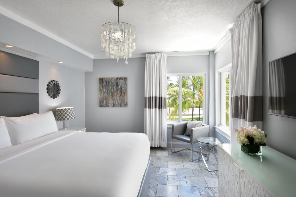 NEW YEAR LUXURY ESCAPE MIAMI + BAHAMAS CRUISE Celebrate a magical 10 Days holiday in style from £5899 Per Family