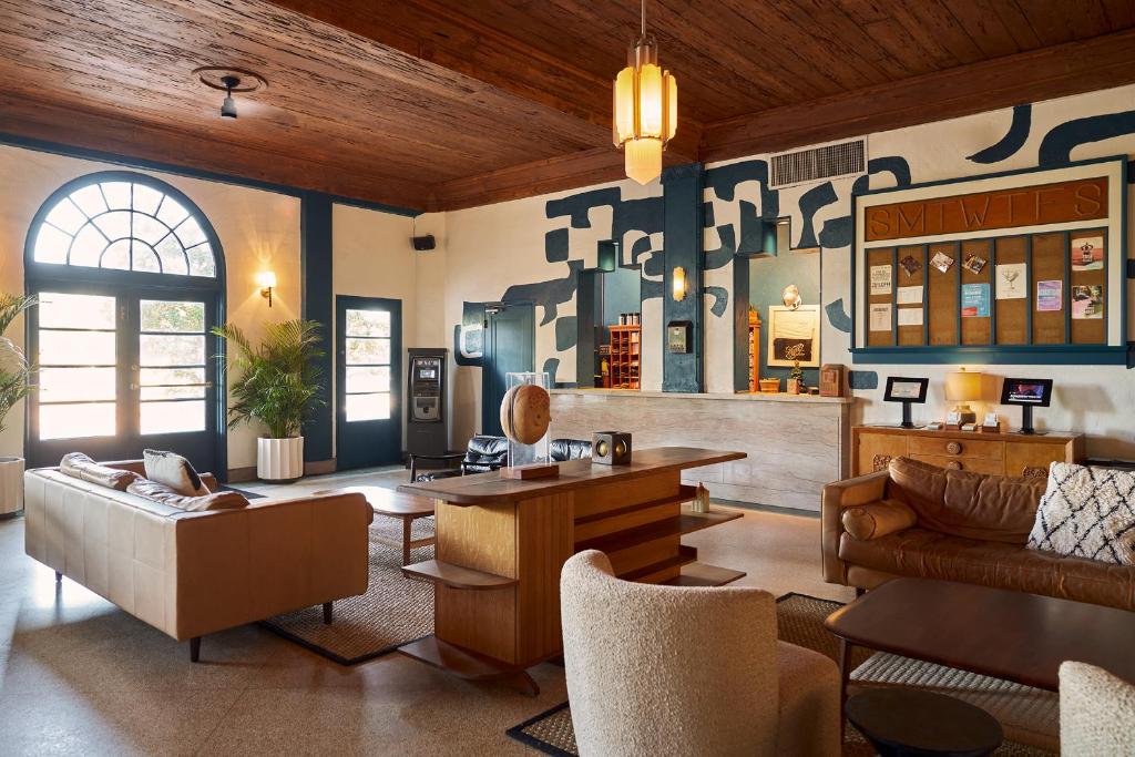 Fall in love across 3 iconic destinations New York • Las Vegas • Miami 10 Nights Starting from £3399 per couple!