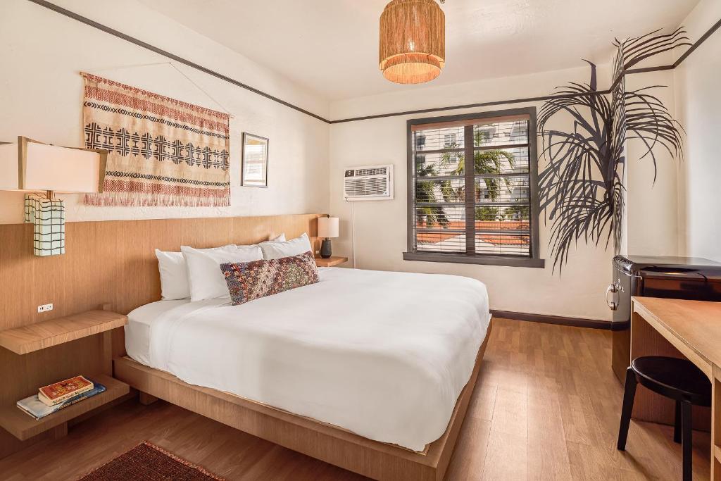 Fall in love across 3 iconic destinations New York • Las Vegas • Miami 10 Nights Starting from £3399 per couple!