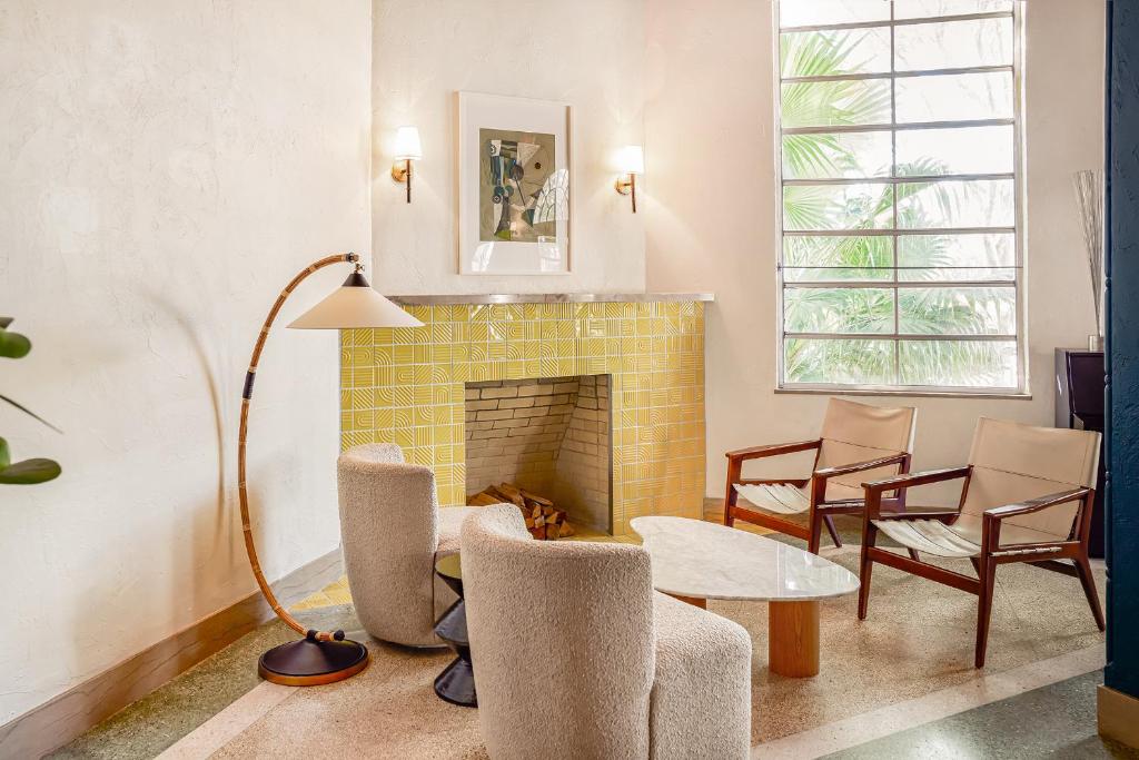 Fall in love across 3 iconic destinations New York • Las Vegas • Miami 10 Nights Starting from £3399 per couple!