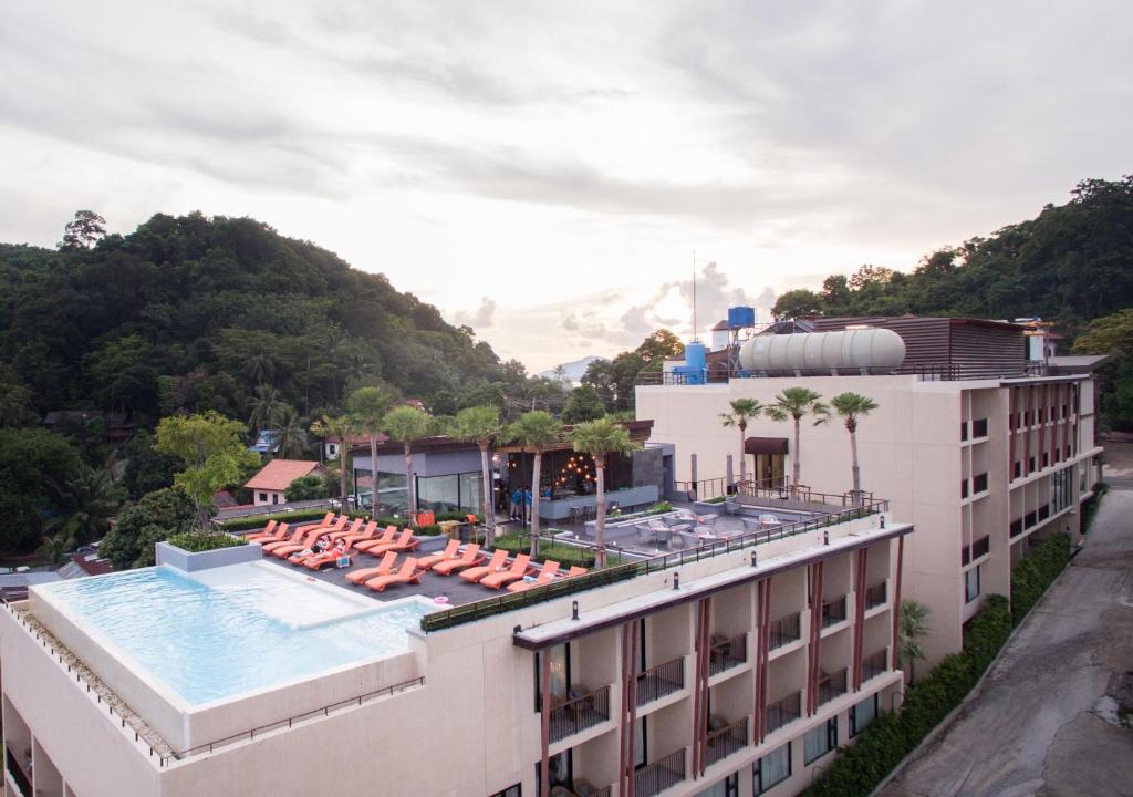 5 COUNTRIES. 17 NIGHTS. £2,099PP. DARE TO DO WHAT OTHERS HAVEN'T.