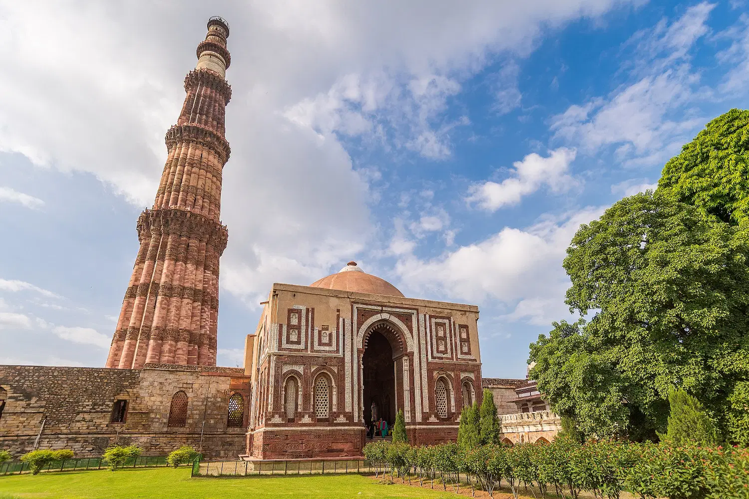 Experience 8 Nights in India’s Golden Triangle – Explore the vibrant streets of Delhi, witness the iconic Taj Mahal in Agra, and dive into the royal heritage of Jaipur, all for just £1299/pp