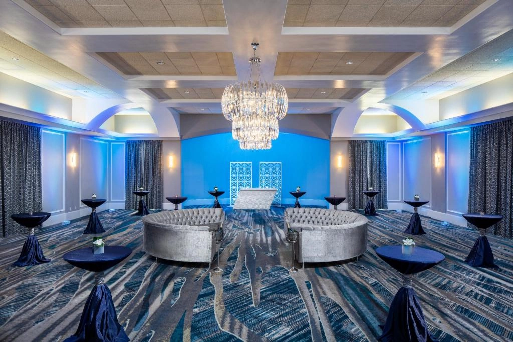 03 Nights Holiday in Rosen Centre Resort with Deluxe room