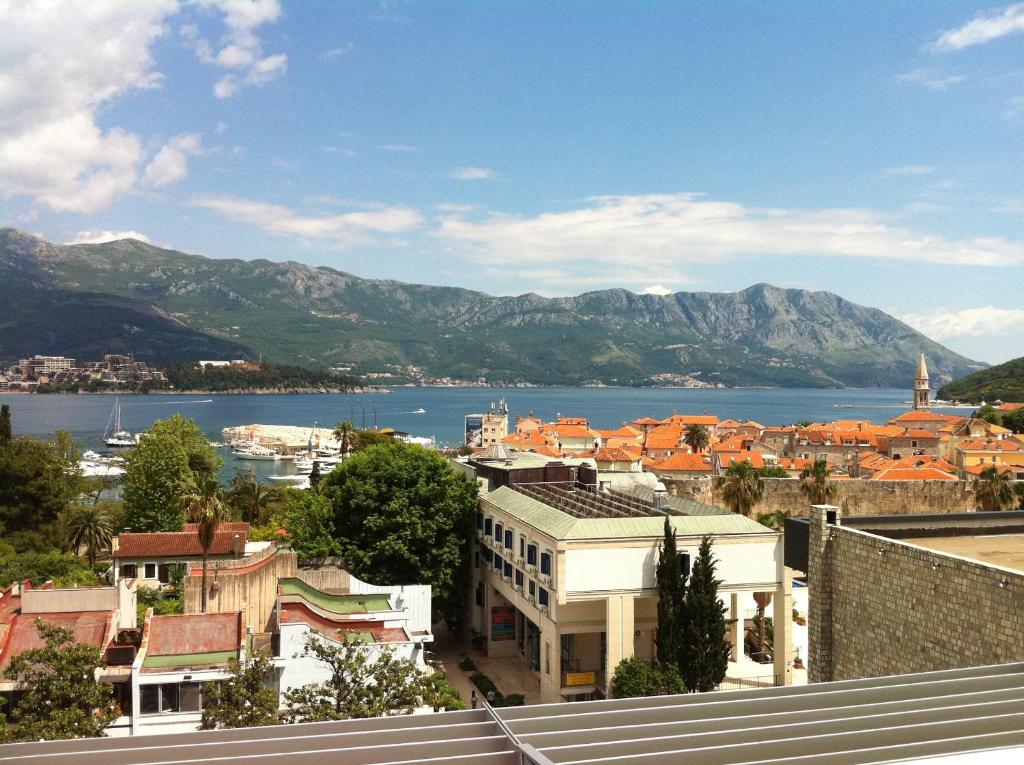 TWO COUNTRIES. ONE INCREDIBLE ADRIATIC ESCAPE! 10 NIGHTS IN MONTENEGRO & CROATIA FROM JUST £999PP!