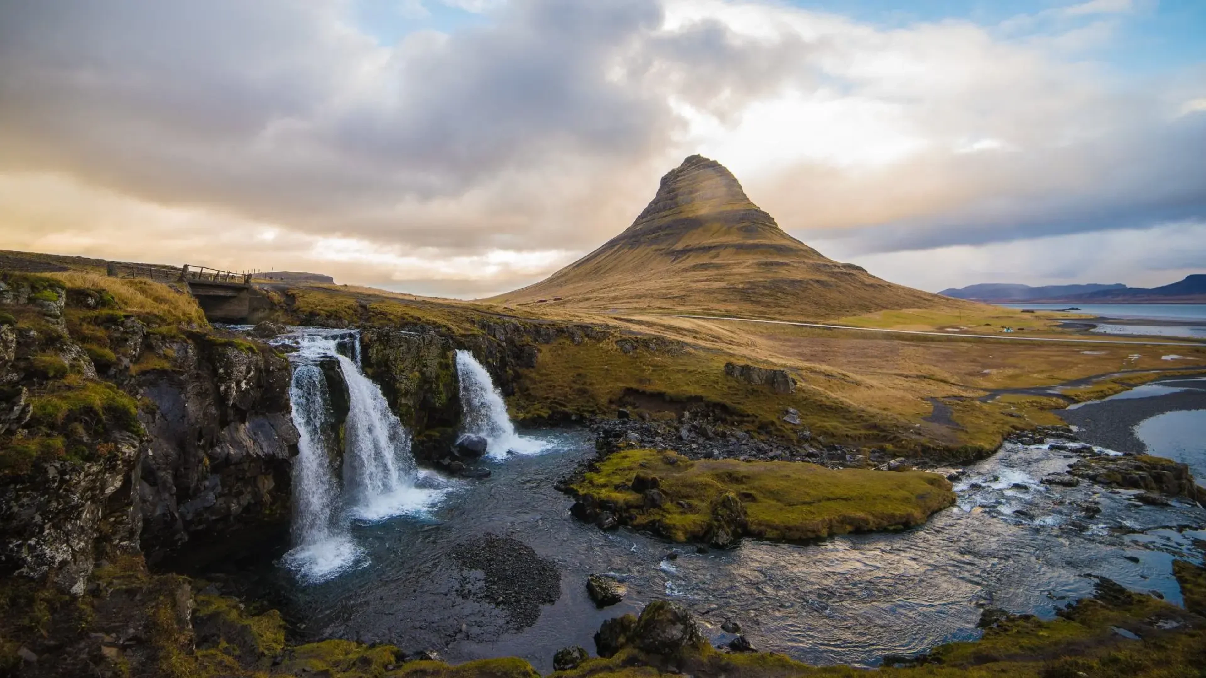 09 NIGHTS THE ULTIMATE NORTH AMERICAN ESCAPE ICELAND • NIAGARA FALLS • NEW YORK Price starting from £1099/pp