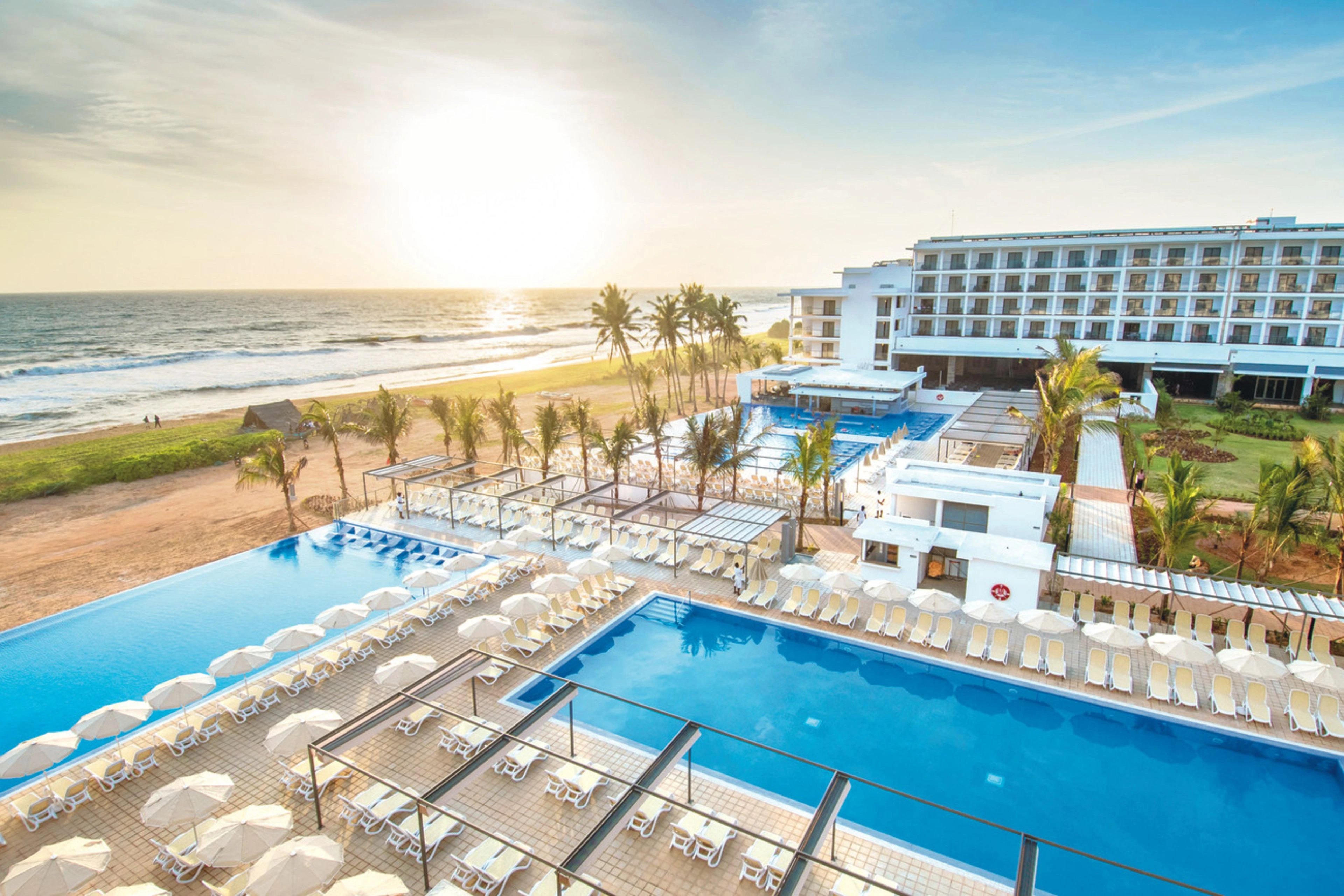 OCTOBER LAST-MINUTE ESCAPE TO SRI LANKA! HOTEL RIU SRI LANKA Ahungalla Beach | 24-HOUR ALL INCLUSIVE | London Flights Forget paying more for less… this one is a SERIOUS 5? All Inclusive deal! 7 NIGHTS – ONLY £1,599pp