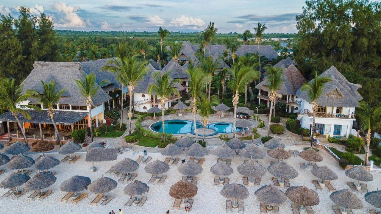 WESTERN CAPE BIG 5 SAFARI + ZANZIBAR! 12 NIGHTS — MAY 2027 — £2,499PP