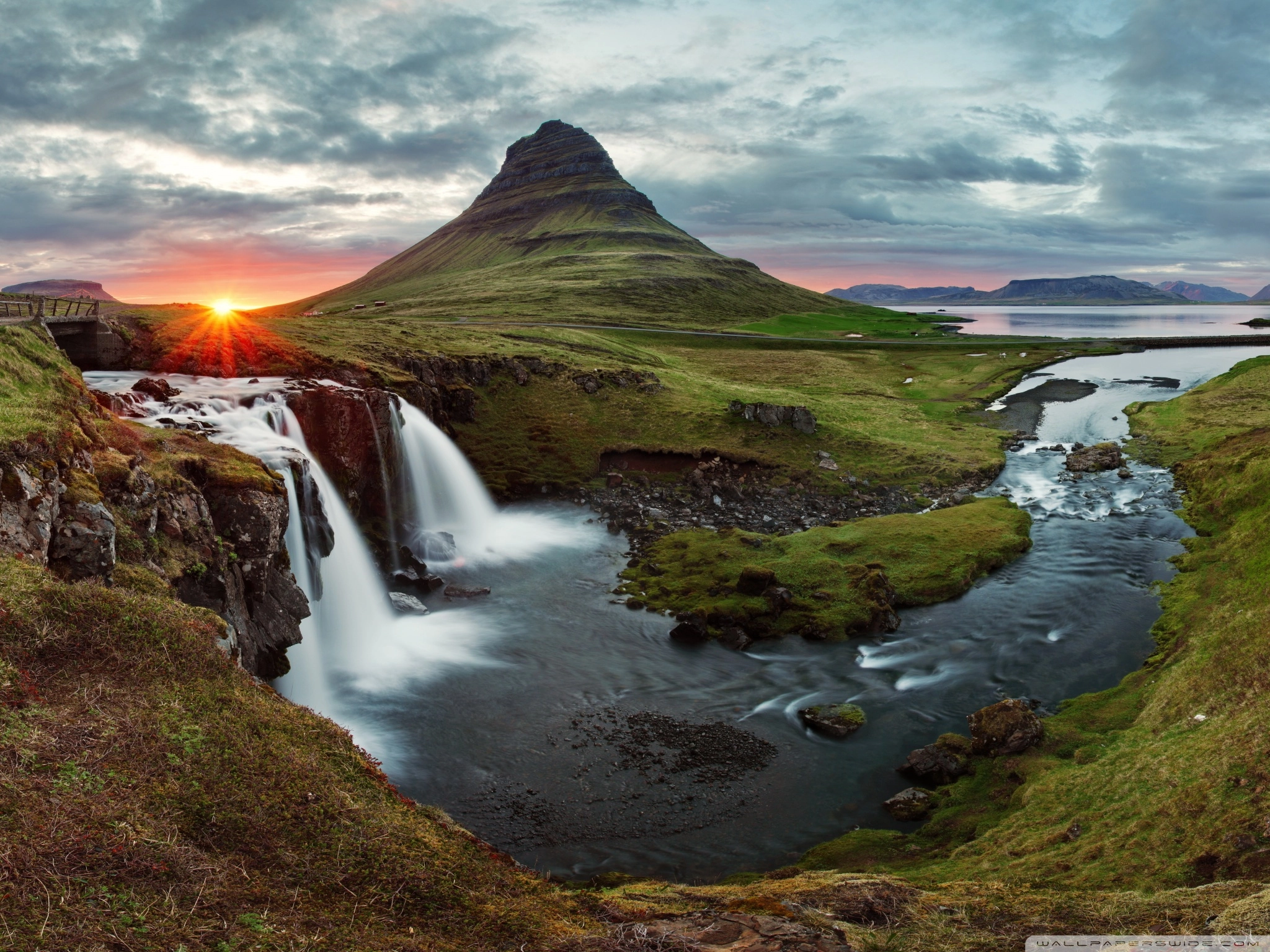 09 NIGHTS THE ULTIMATE NORTH AMERICAN ESCAPE ICELAND • NIAGARA FALLS • NEW YORK Price starting from £1099/pp