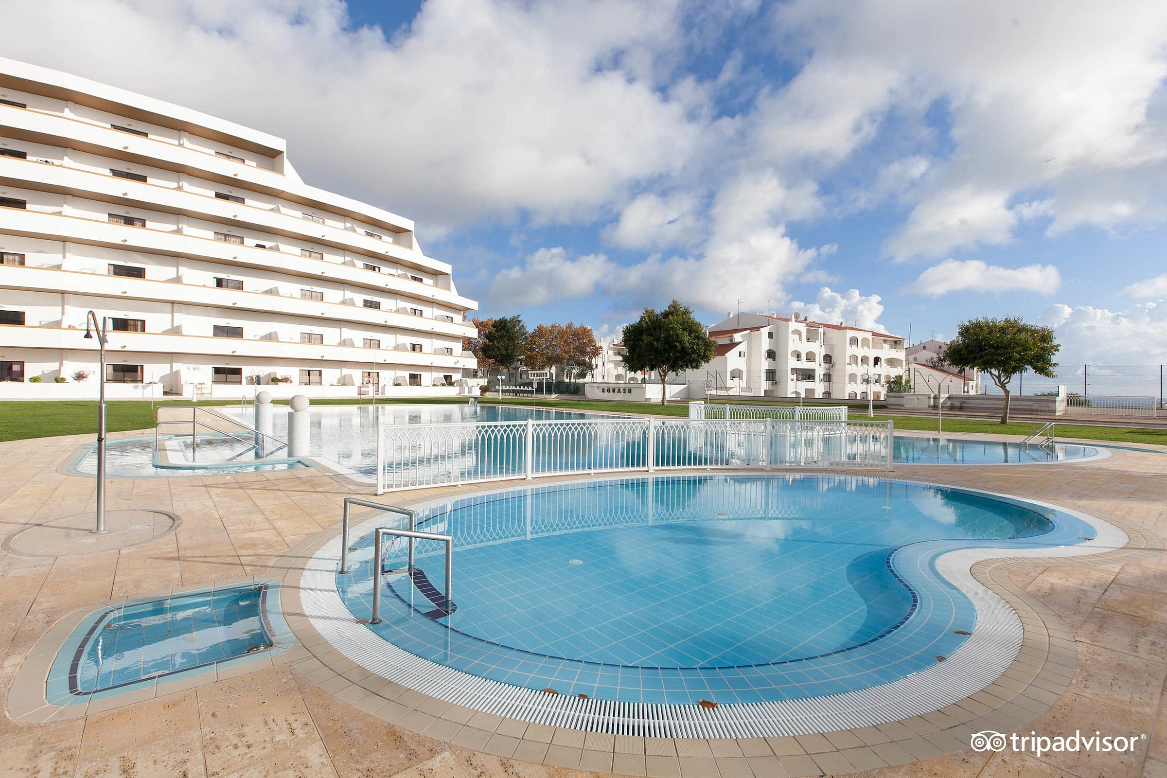 Relax and Recharge: 3 Nights at Brisa Sol Albufeira, Algarve,