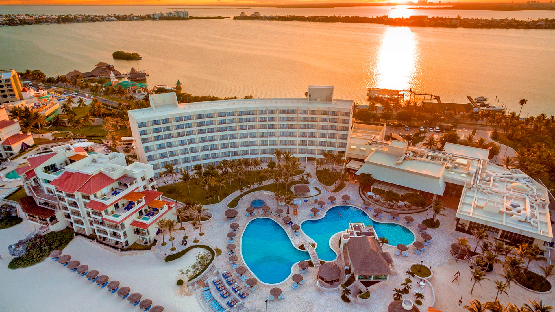 5* Grand Park Royal Cancun & USA (Times Square)