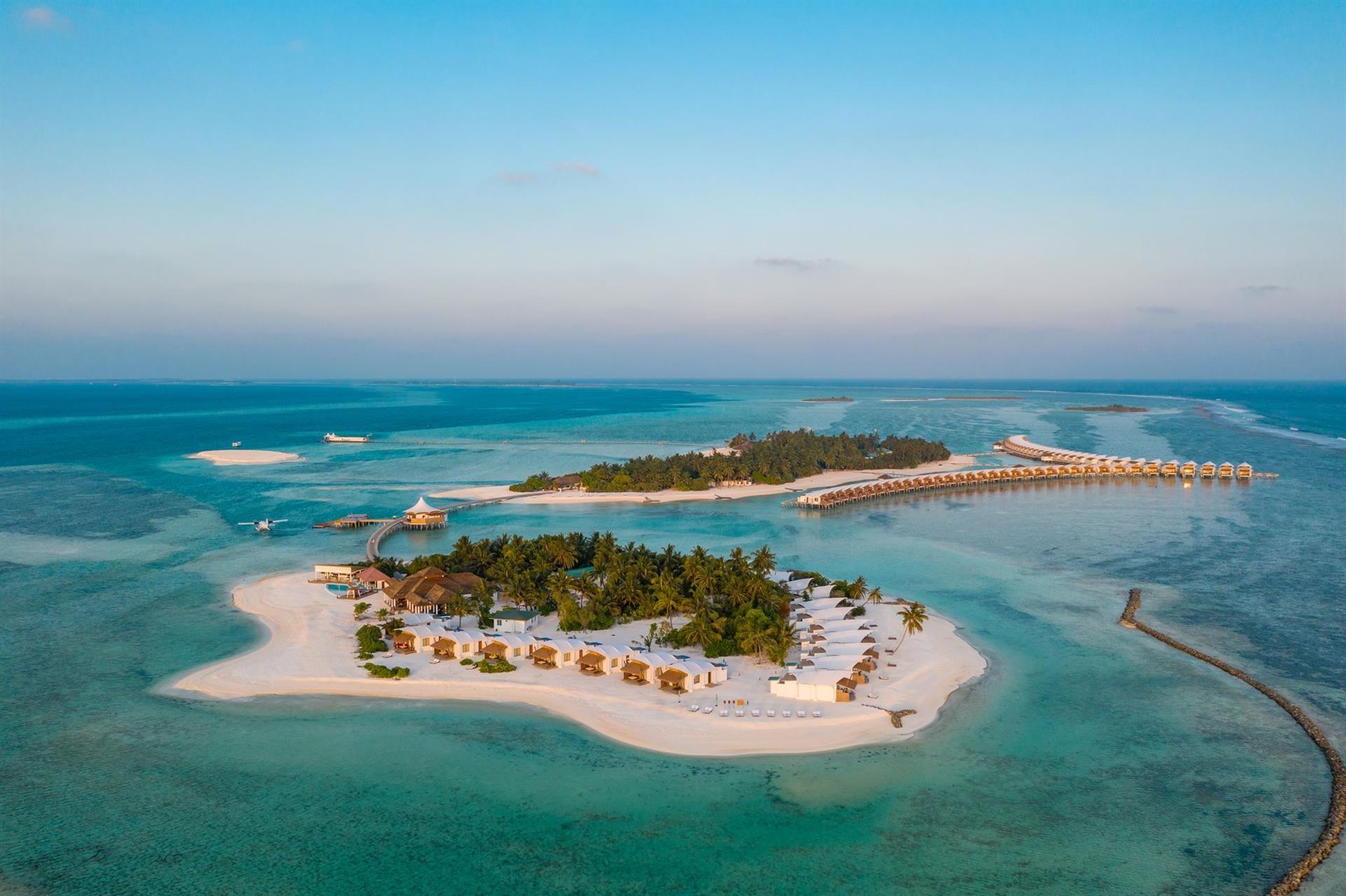 14 NIGHTS Cinnamon Hakuraa Huraa Maldives 5 STAR LUXURY ADULTS ONLY WATER BUNGALOW • ALL INCLUSIVE From £3199PP