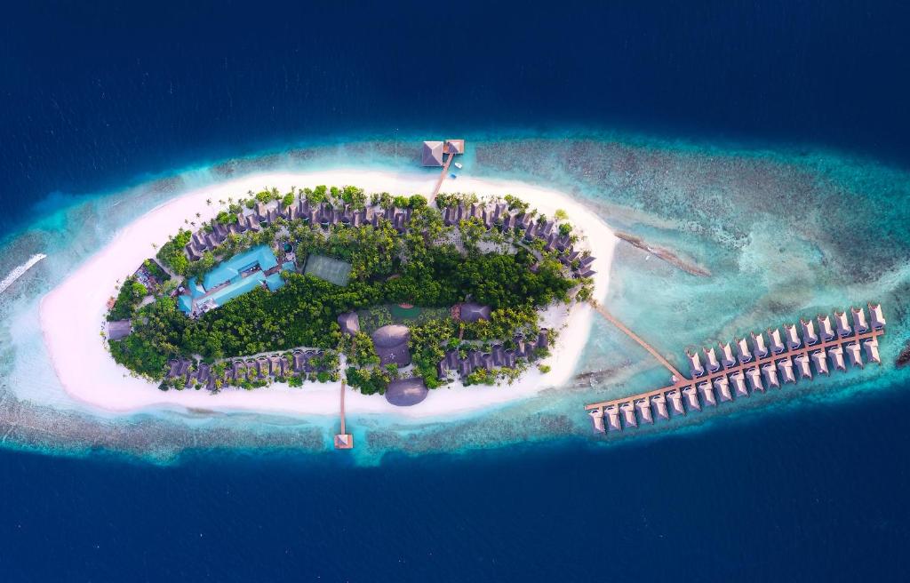 Unforgettable Views, Unbeatable Price w/flights & Transfers Stay 07 Nights in a Water Bungalow at Dreamland Maldives for £1849pp