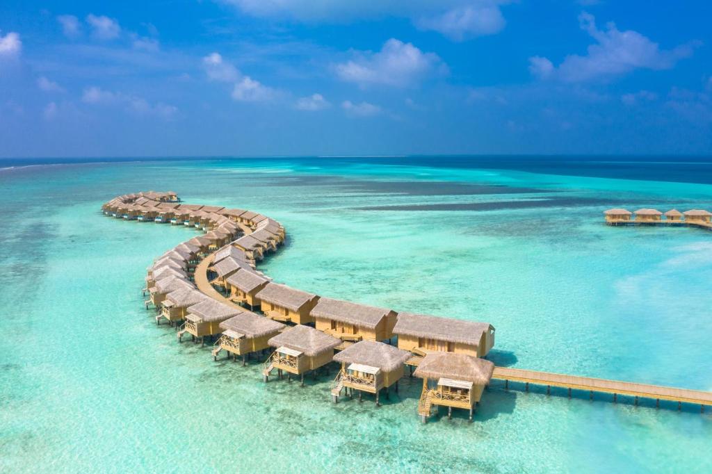 Sail into Paradise 7 Nights of Luxury at You & Me Maldives Enjoy a FREE upgrade from Manta Villa to Dolphin Villa, All-Inclusive for just £2099/PP! 