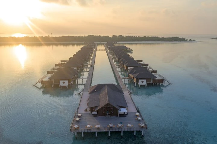 Paradise Island- Pocket Friendly Maldives + Dubai- Palm