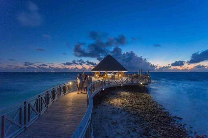 Bandos Maldives + Singapore- Hot Deal