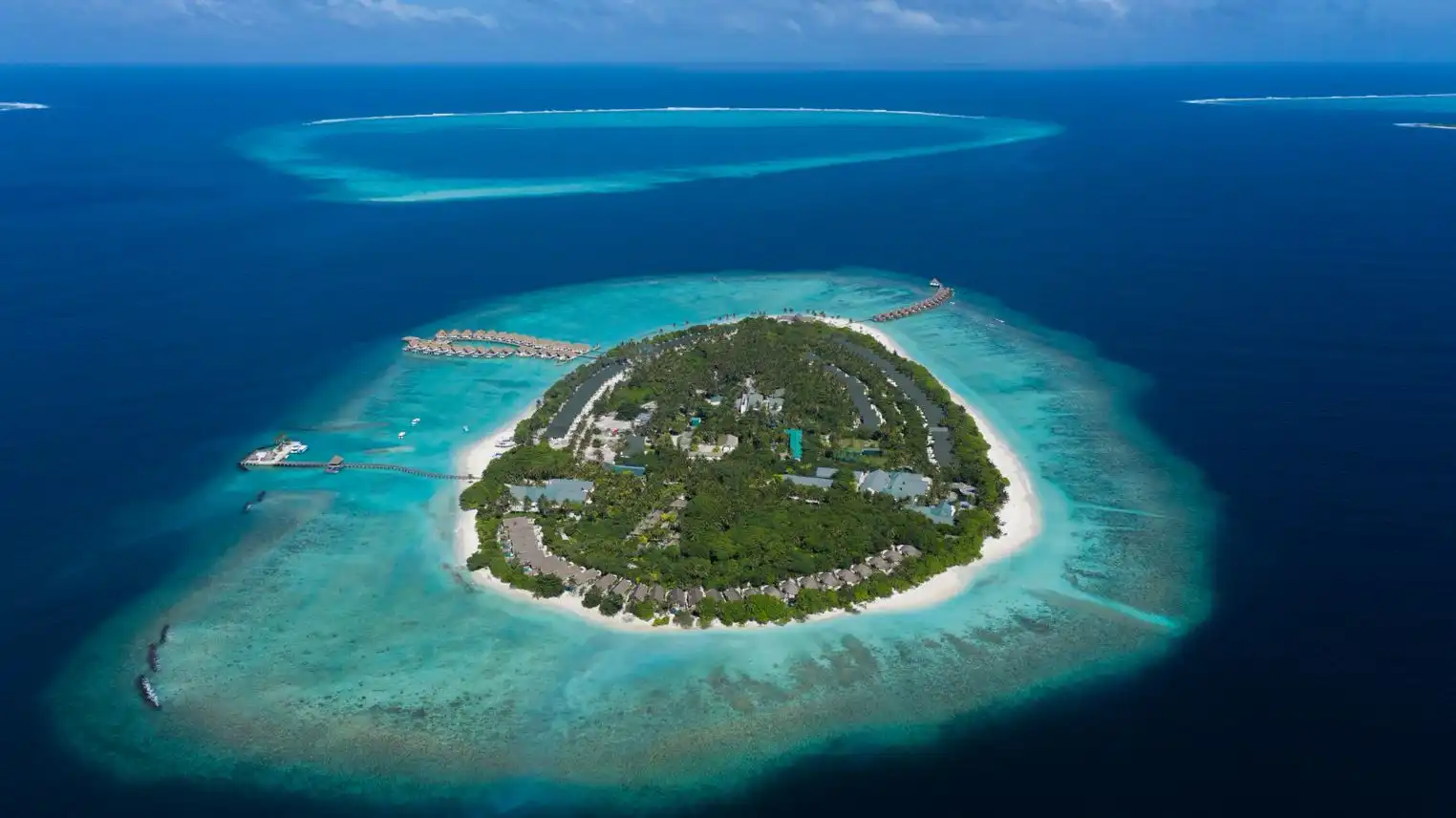 10 Nights Premium All inclusive Furaveri Beach Villa with Pool & Marriott Resort Palm Beach Stay in just £2649pp