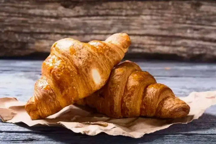 7. Croissant (France)