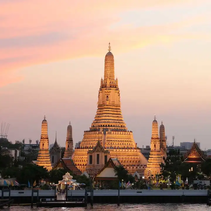 5. Enjoy Peace at Lumpini Park