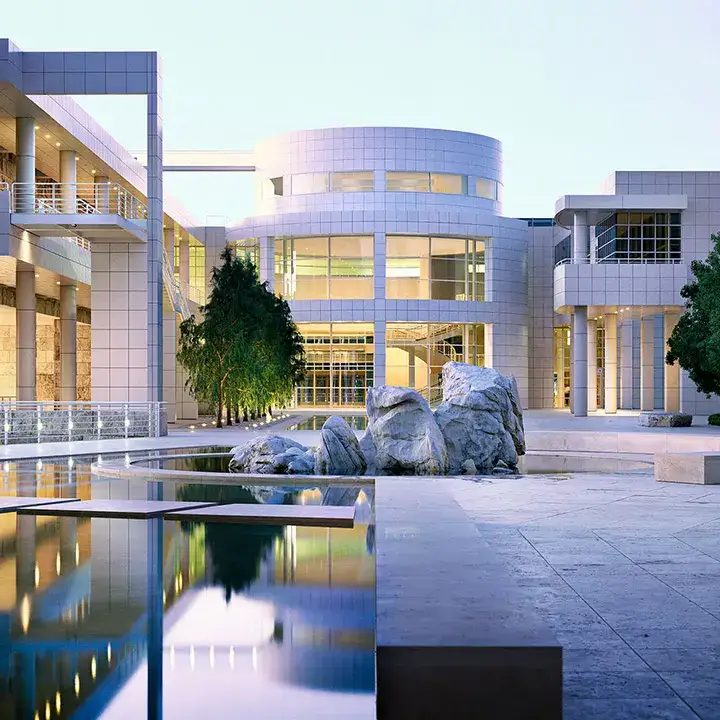 2. Visit the Paramount Pictures Studios