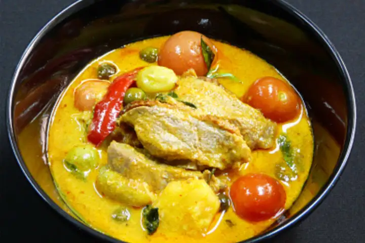 3. Gaeng Daeng