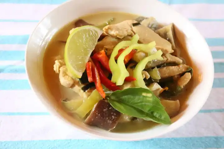 2. Gaeng Keow Wan