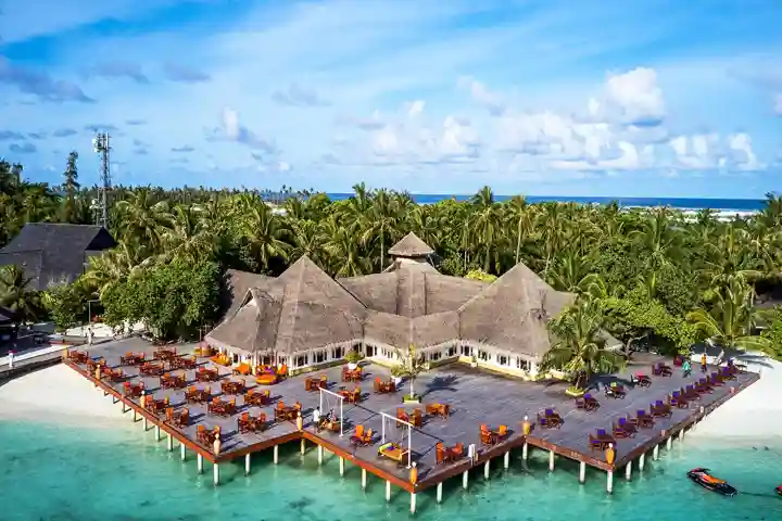 4. LAGOON BAR