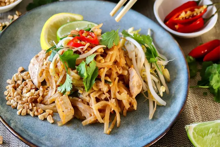 4. PAD THAI