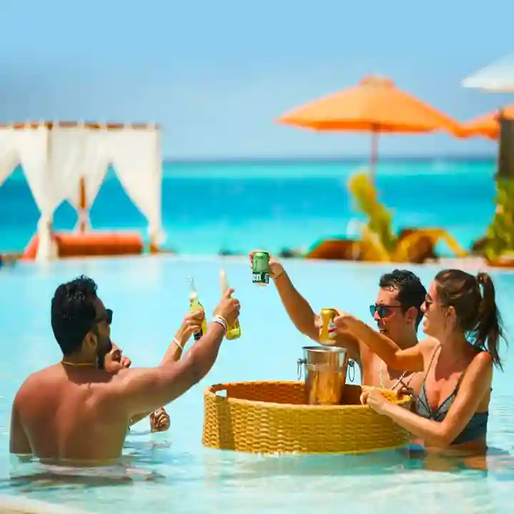 2. FLOATING BREAKFAST