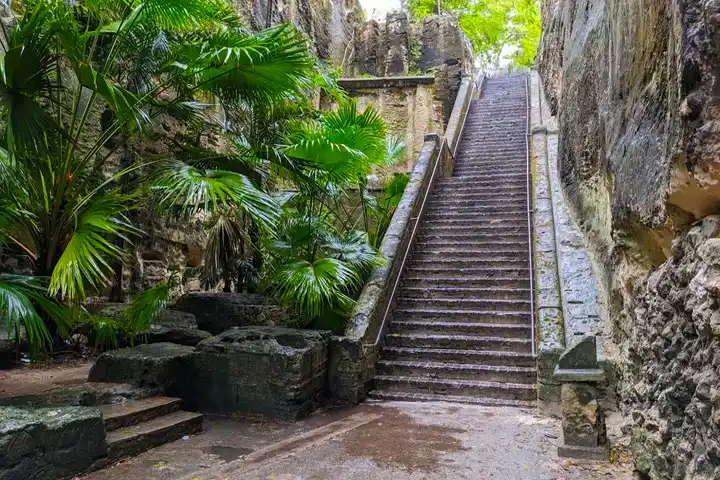 Queen’s Staircase