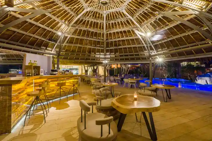 3. Roots Restaurant & Lounge